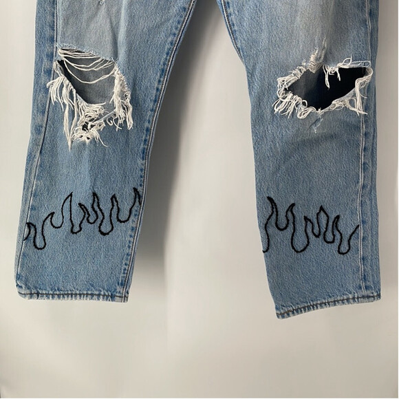Levi’s wedgie straight jeans distressed denim flame crocheted detail y2k  sz 29 - Picture 8 of 15